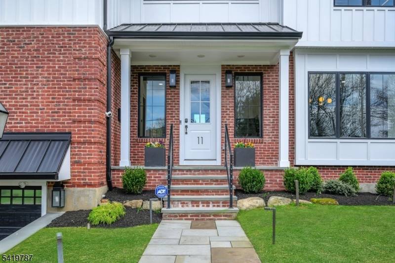 11 Brantwood Dr, Summit City, NJ 07901