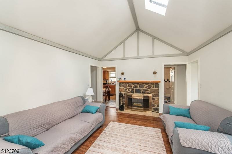 22 Tioga Ave, Parsippany-troy Hills Twp., NJ 07034