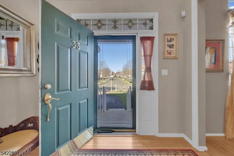 33 Pony Ln, Raritan Twp., NJ 08822