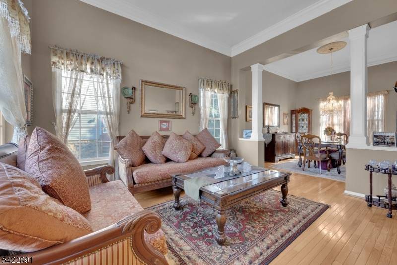 33 Pony Ln, Raritan Twp., NJ 08822