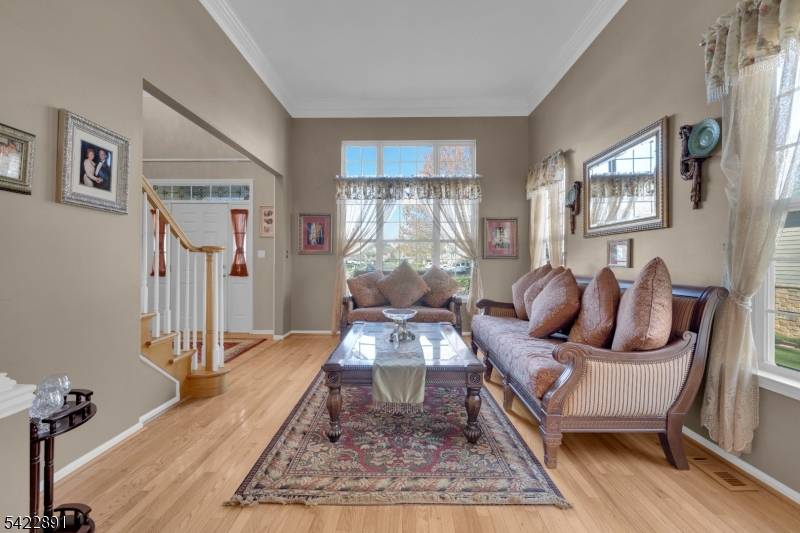 33 Pony Ln, Raritan Twp., NJ 08822