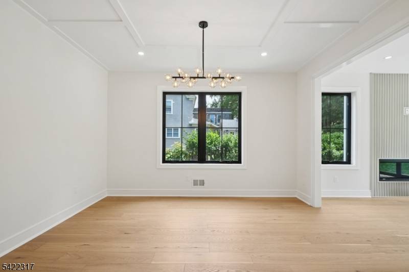 40 Girard Ave, Chatham Boro, NJ 07928