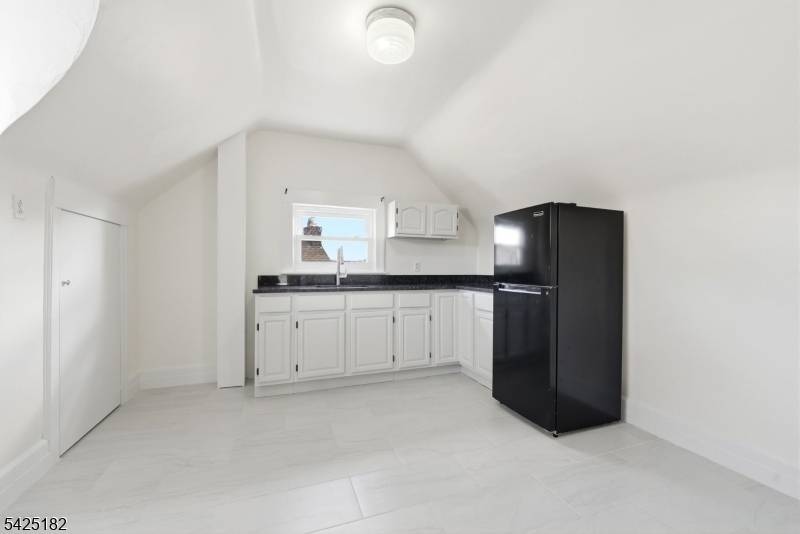 44 Oberlin St, Maplewood Twp., NJ 07040