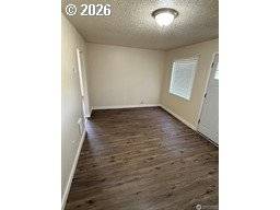 1216 N 1ST AVE, Kelso, WA 98626