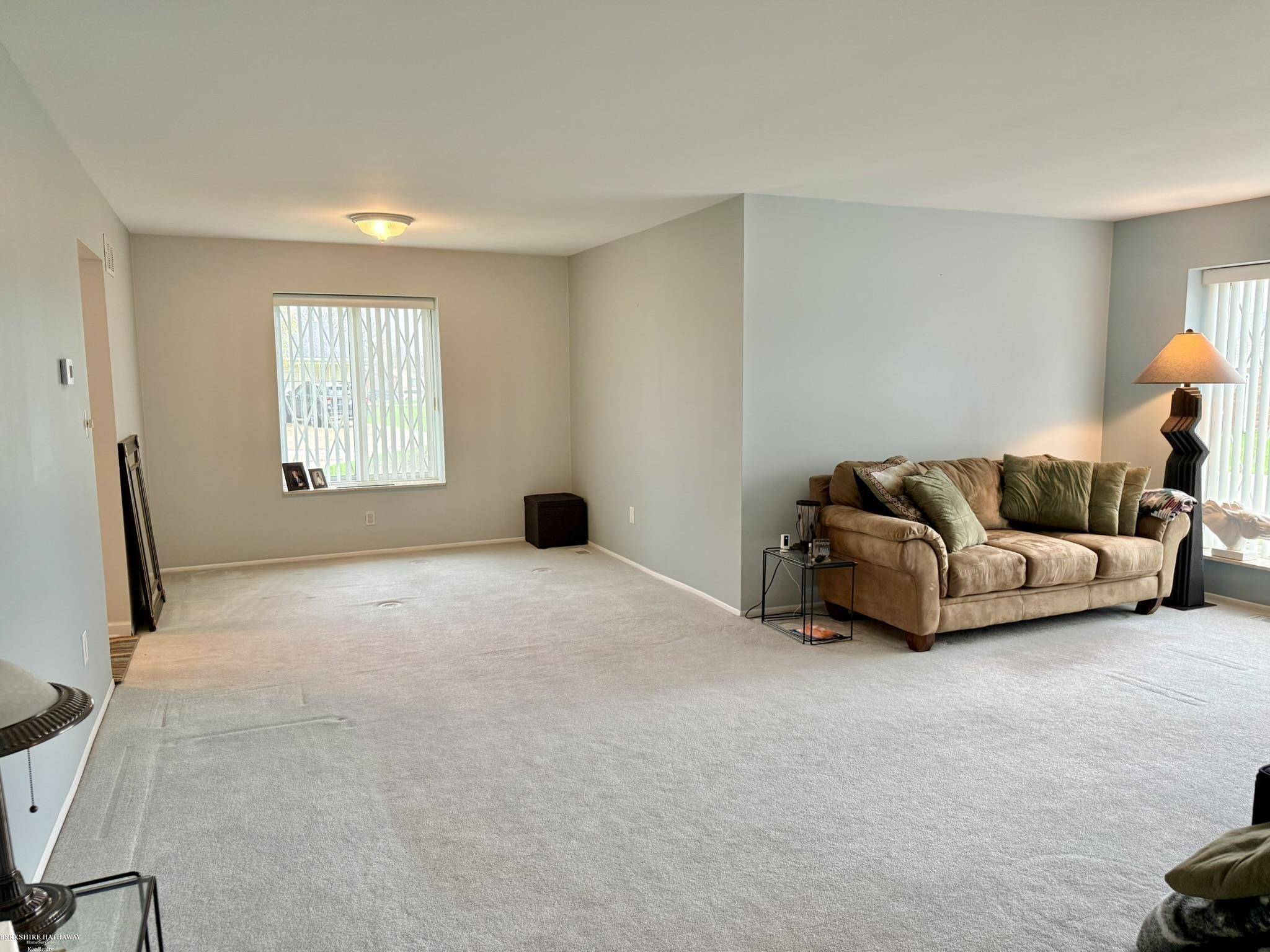 11904 E 14 Mile RD, Warren, MI 48093