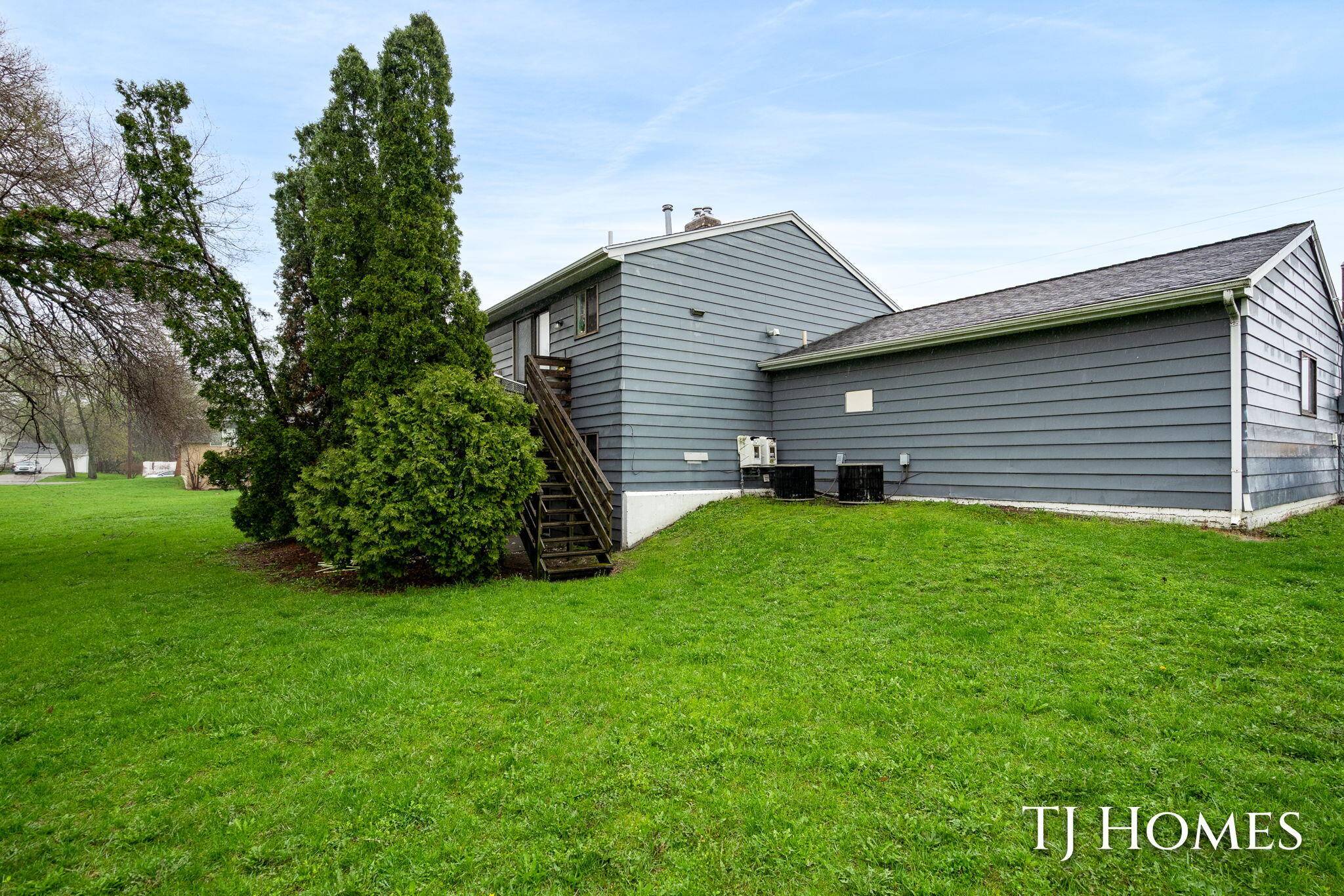 2561-2563 Burton ST SE, City Of Grand Rapids, MI 49546