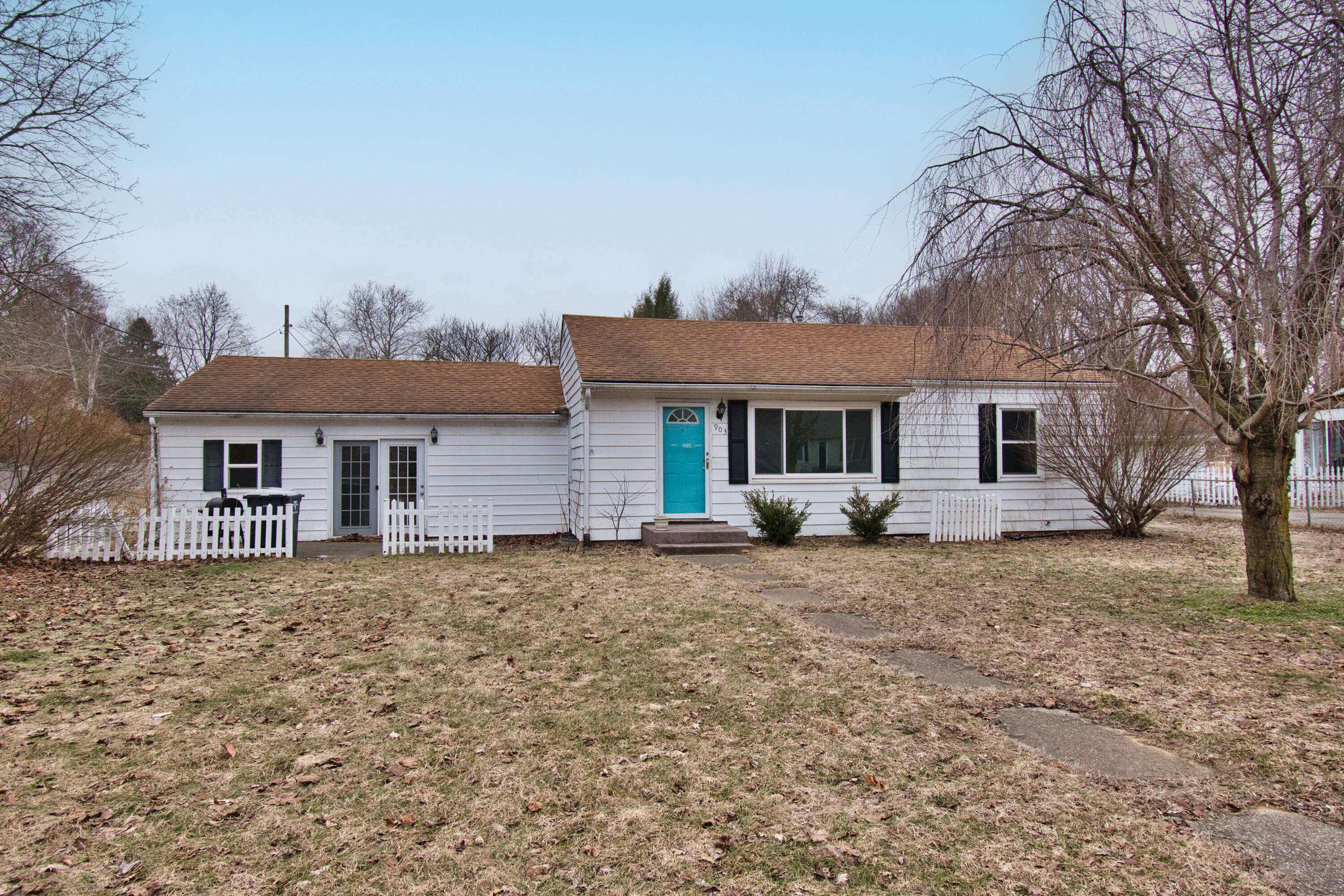 903 N Detroit ST, Buchanan City, MI 49107