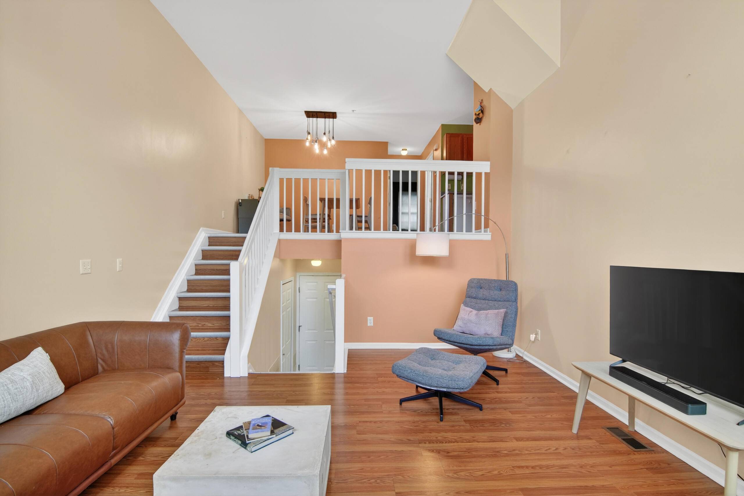 1930 Lindsay LN, Ann Arbor, MI 48104