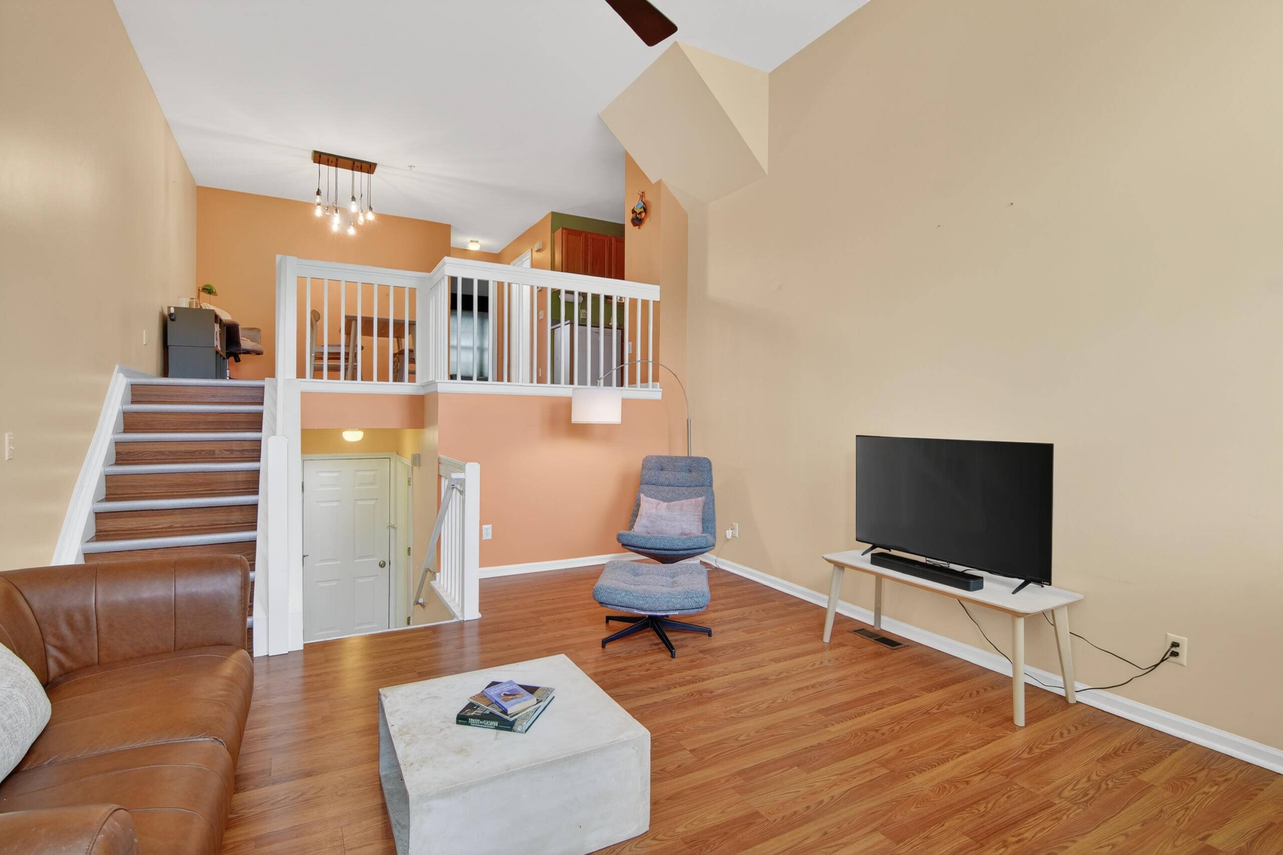 1930 Lindsay LN, Ann Arbor, MI 48104