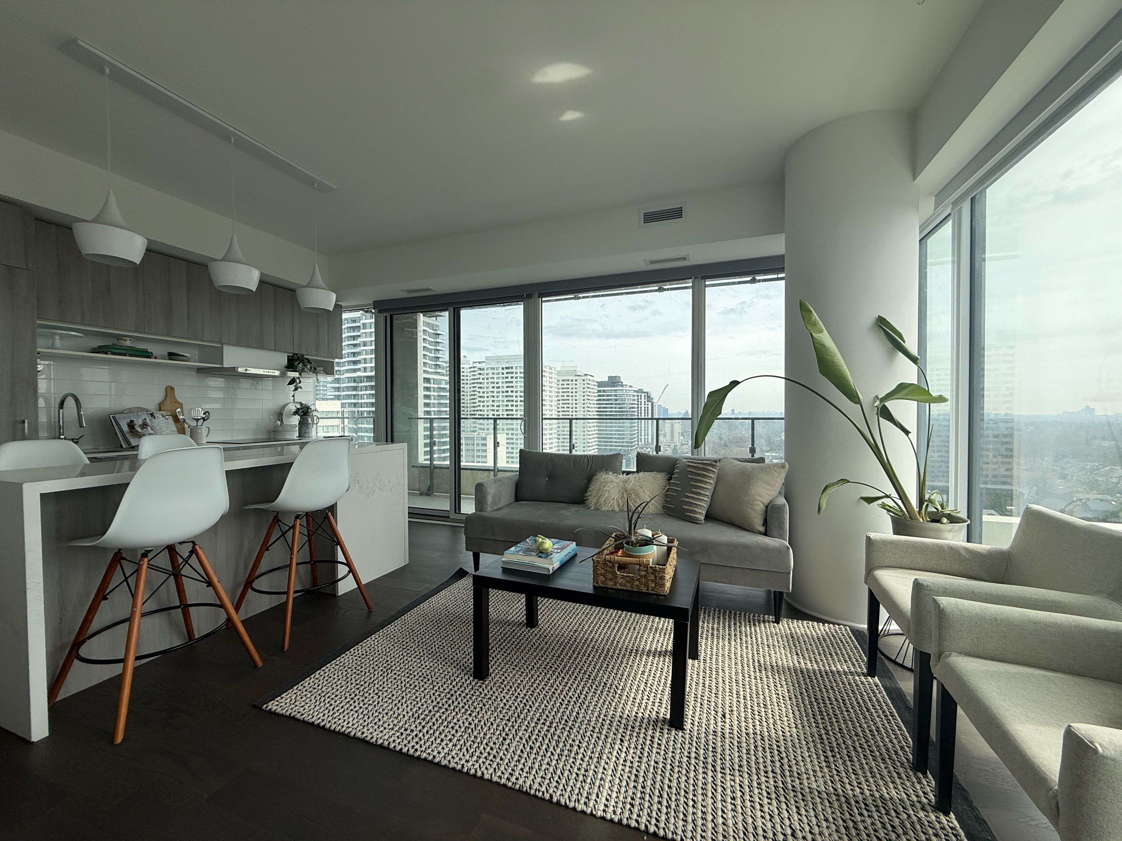 5 Soudan AVE #2004, Toronto C10, ON M4S 0B1