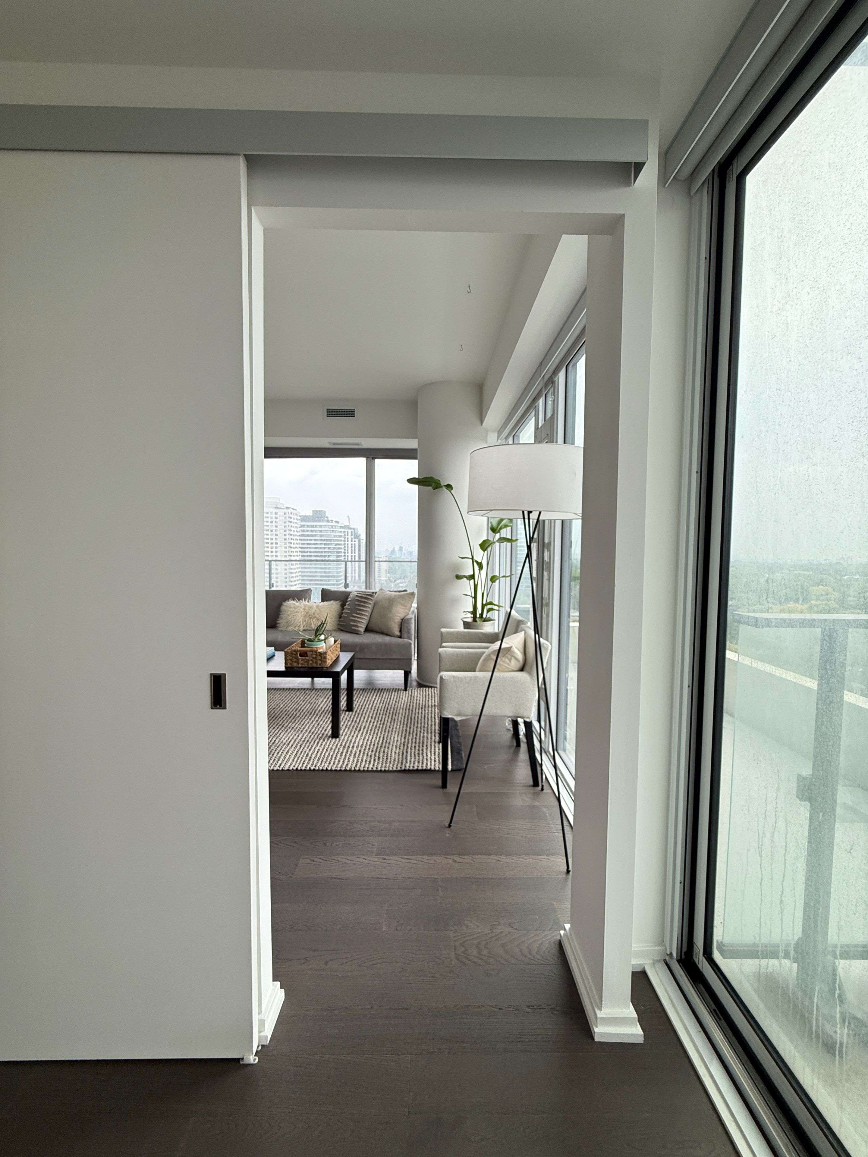 5 Soudan AVE #2004, Toronto C10, ON M4S 0B1