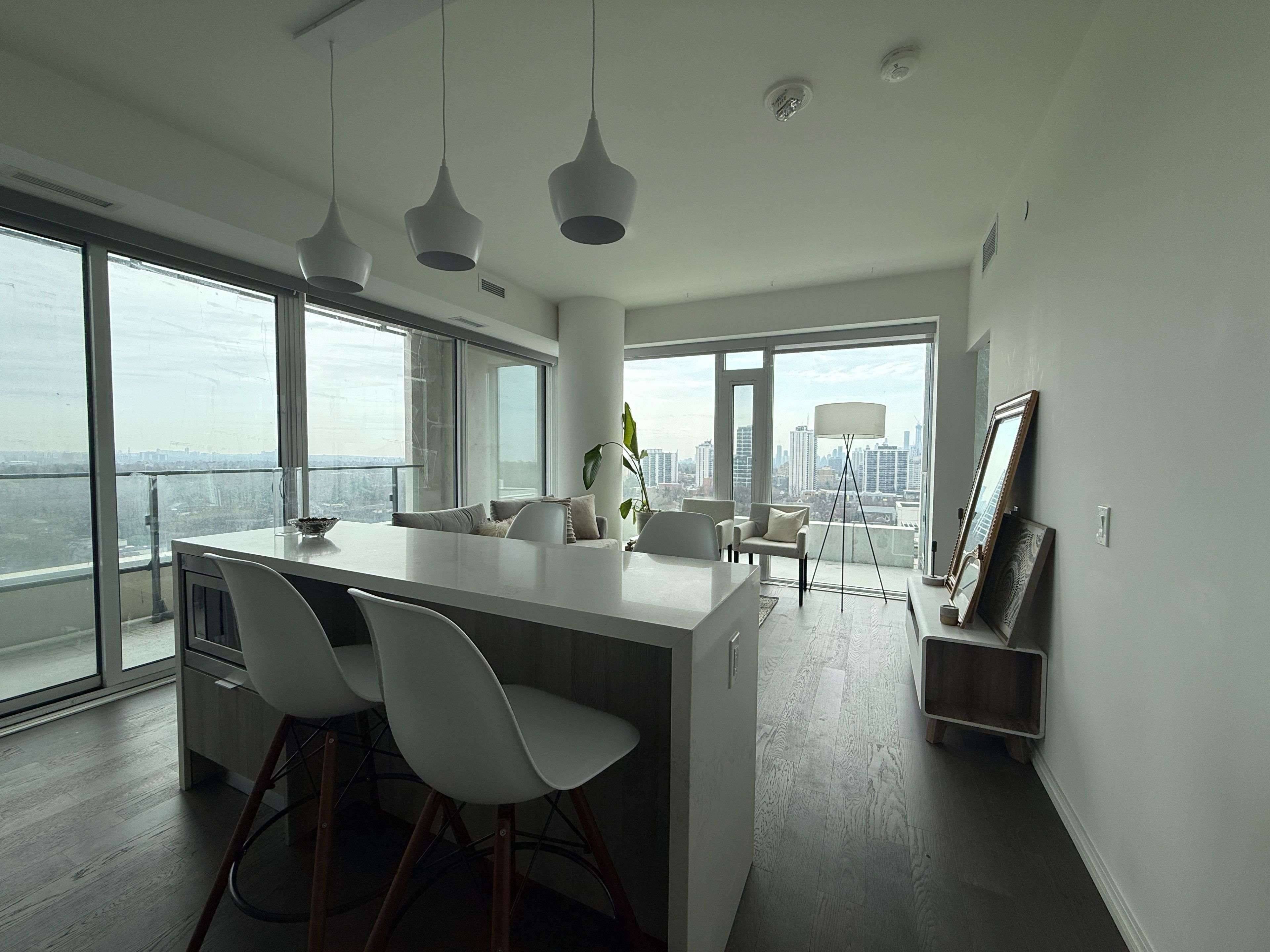 5 Soudan AVE #2004, Toronto C10, ON M4S 0B1