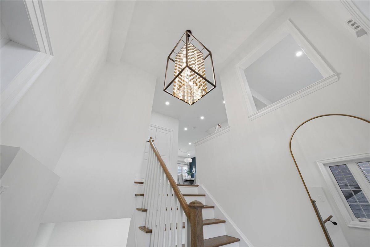 186 Muirfield DR, Barrie, ON L4N 6K7