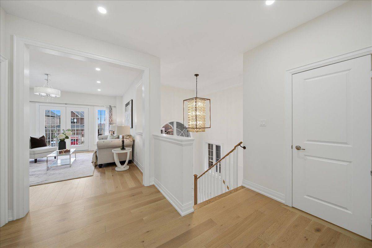 186 Muirfield DR, Barrie, ON L4N 6K7