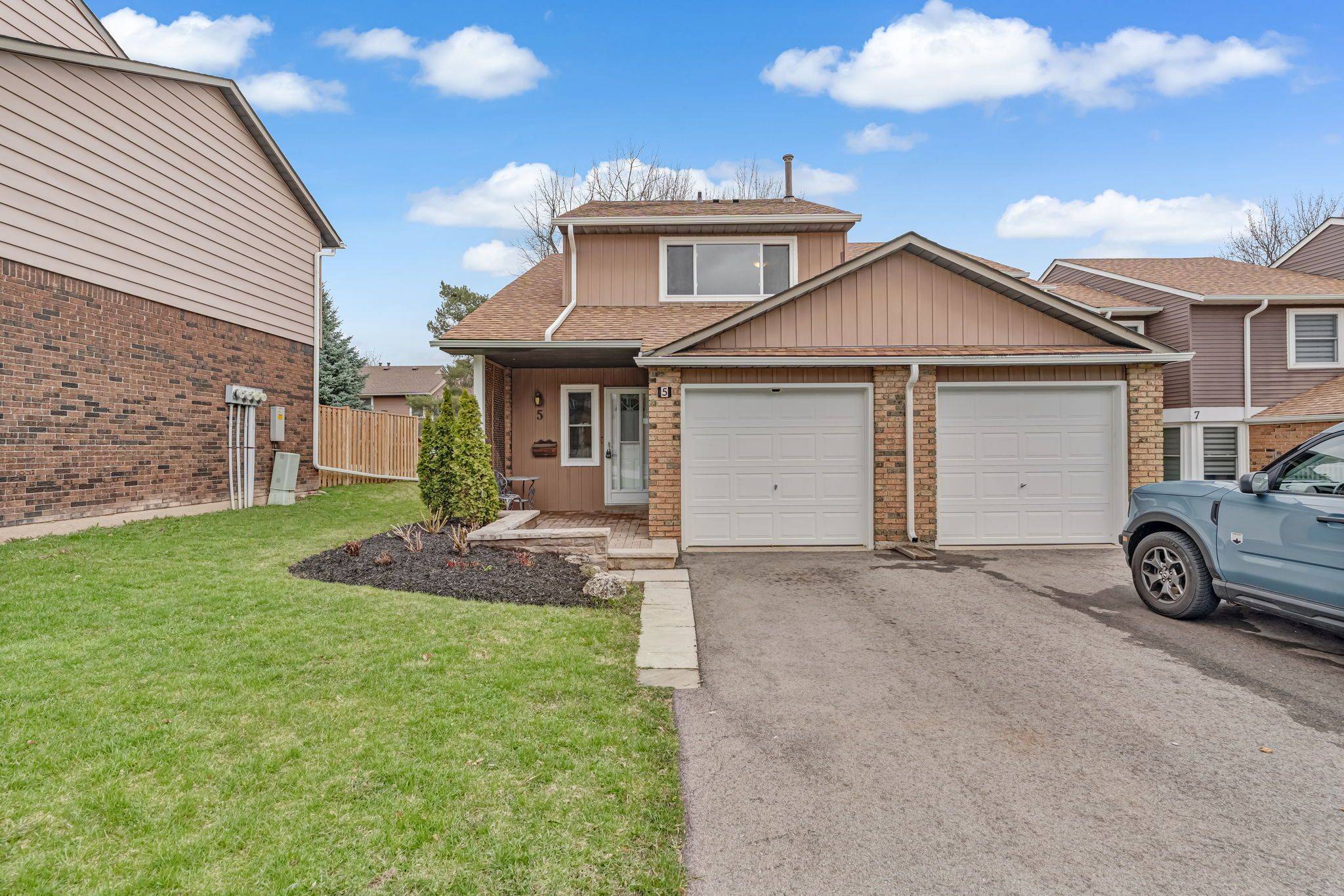 2185 Fairchild BLVD #5, Burlington, ON L7P 3P6