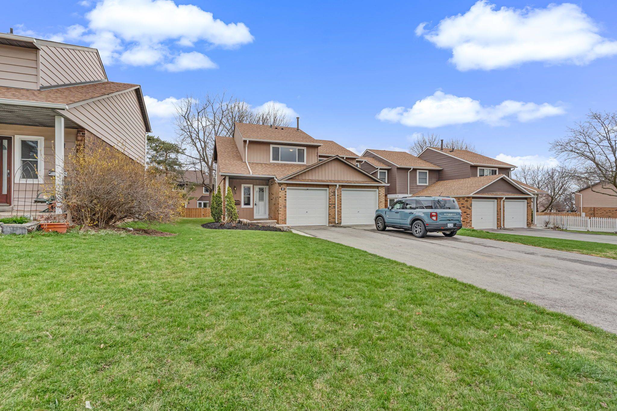 2185 Fairchild BLVD #5, Burlington, ON L7P 3P6