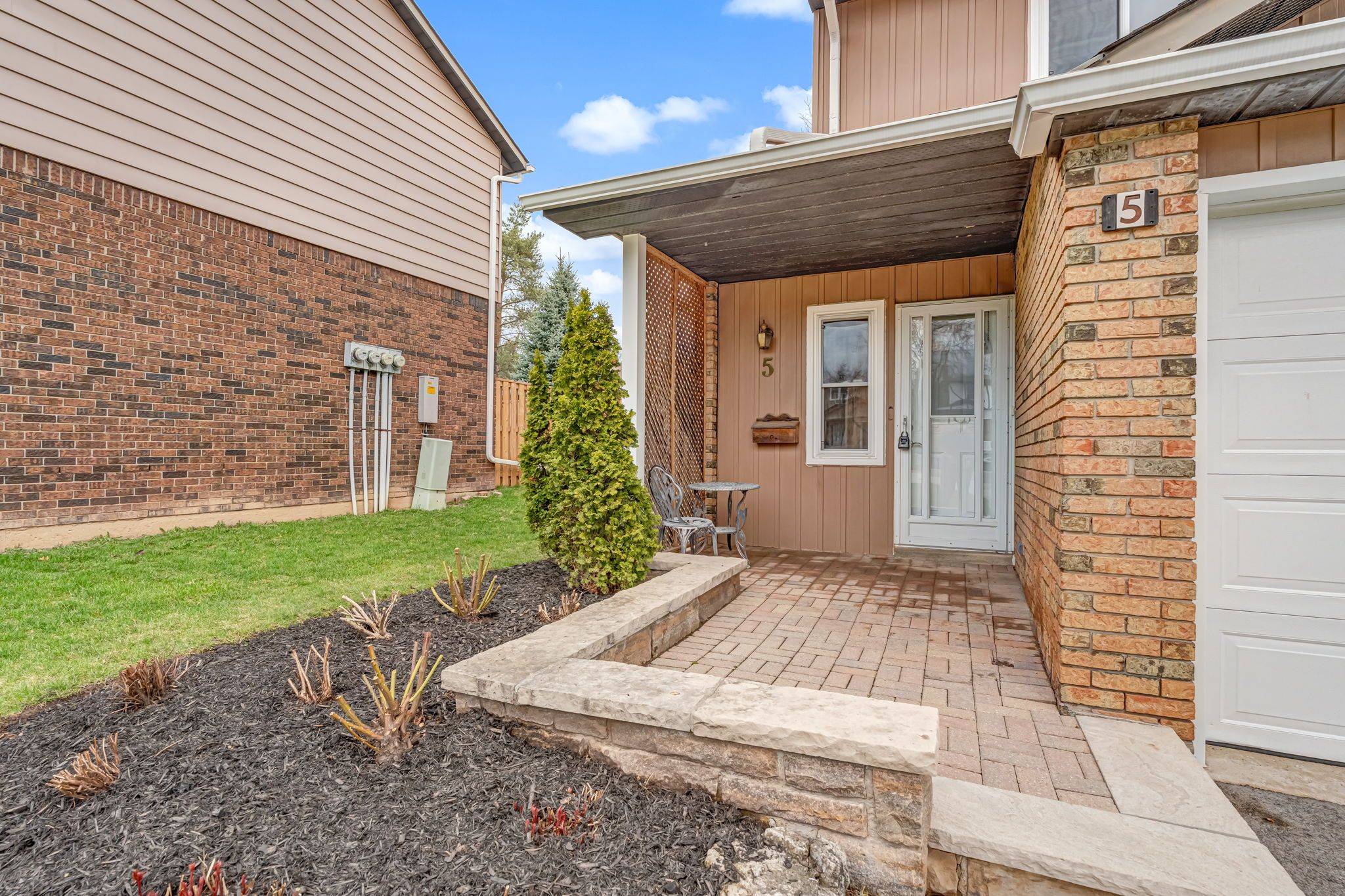 2185 Fairchild BLVD #5, Burlington, ON L7P 3P6