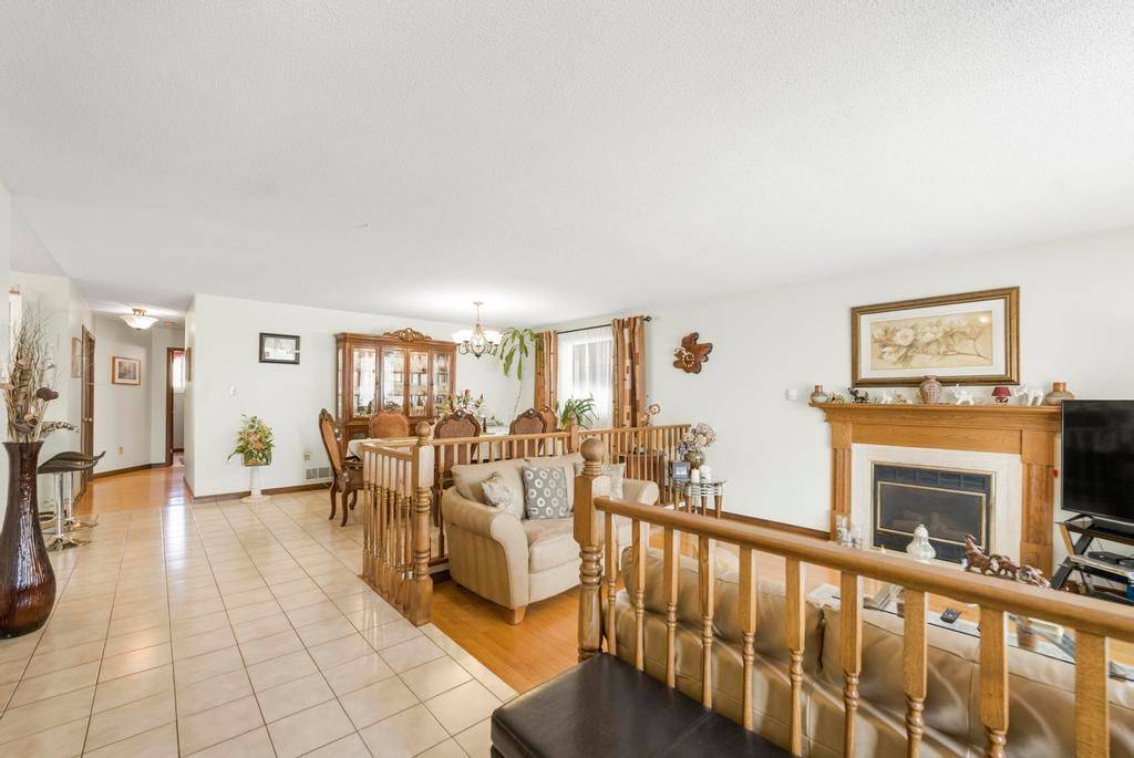 115 FIRST RD W, Hamilton, ON L8J 2S6