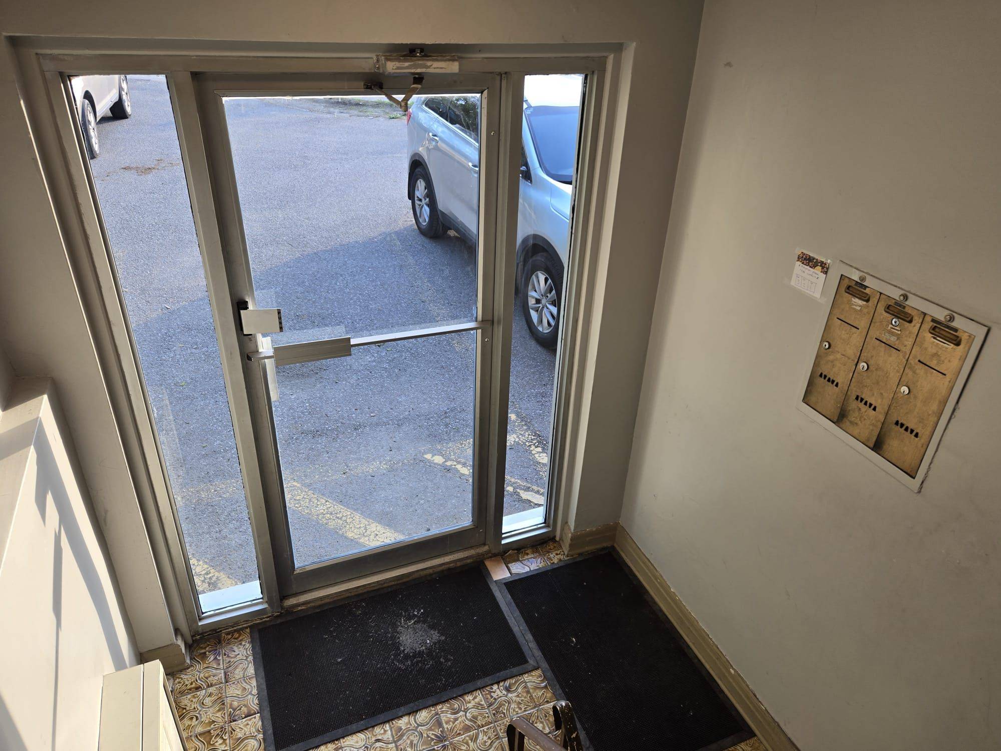 1119 Merivale RD, Carlington - Central Park, ON K1Z 6B1