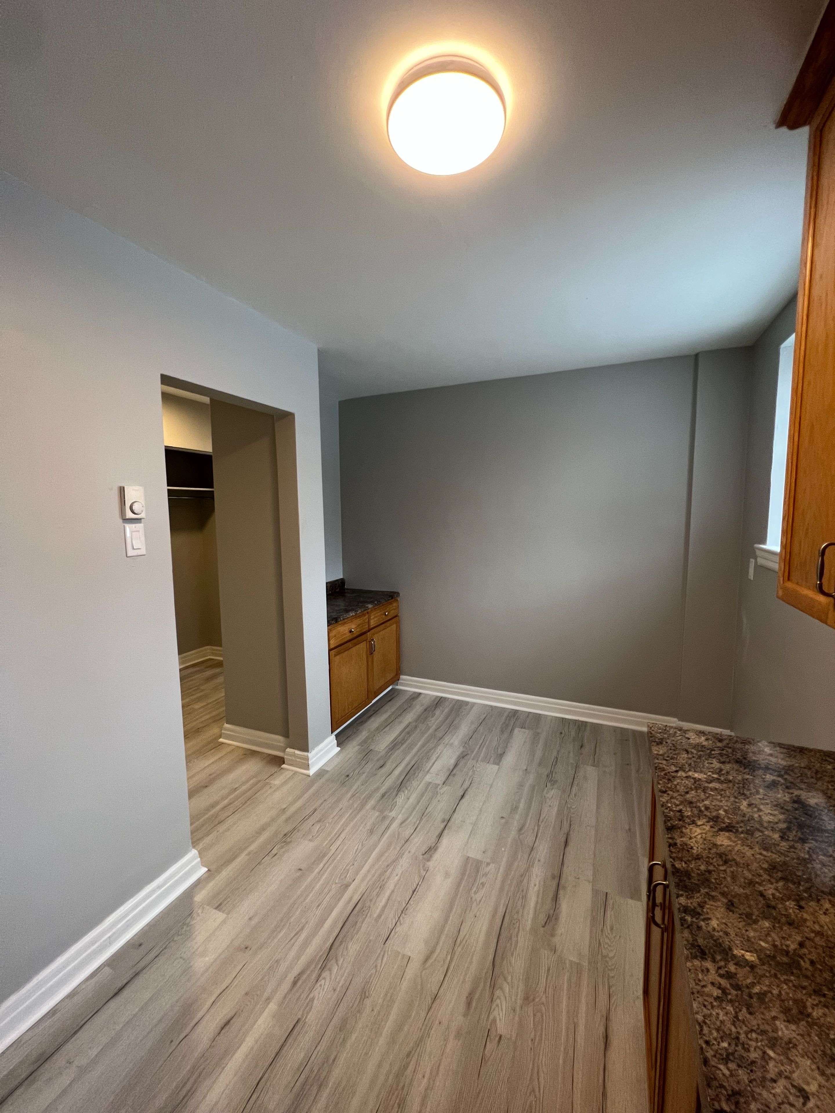 1119 Merivale RD, Carlington - Central Park, ON K1Z 6B1