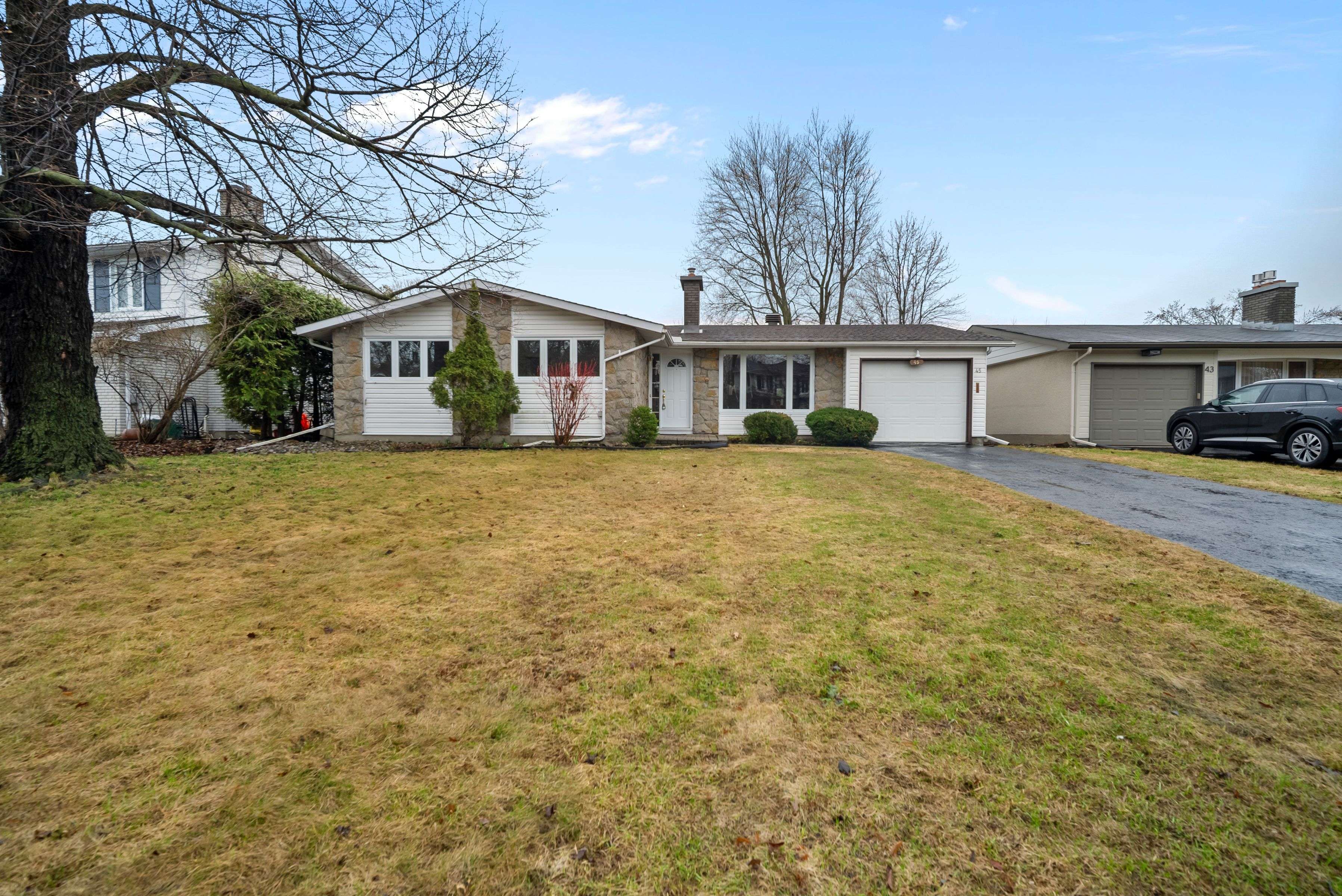 45 Welkin CRES, Cityview - Parkwoods Hills - Rideau Shore, ON K2E 5M4