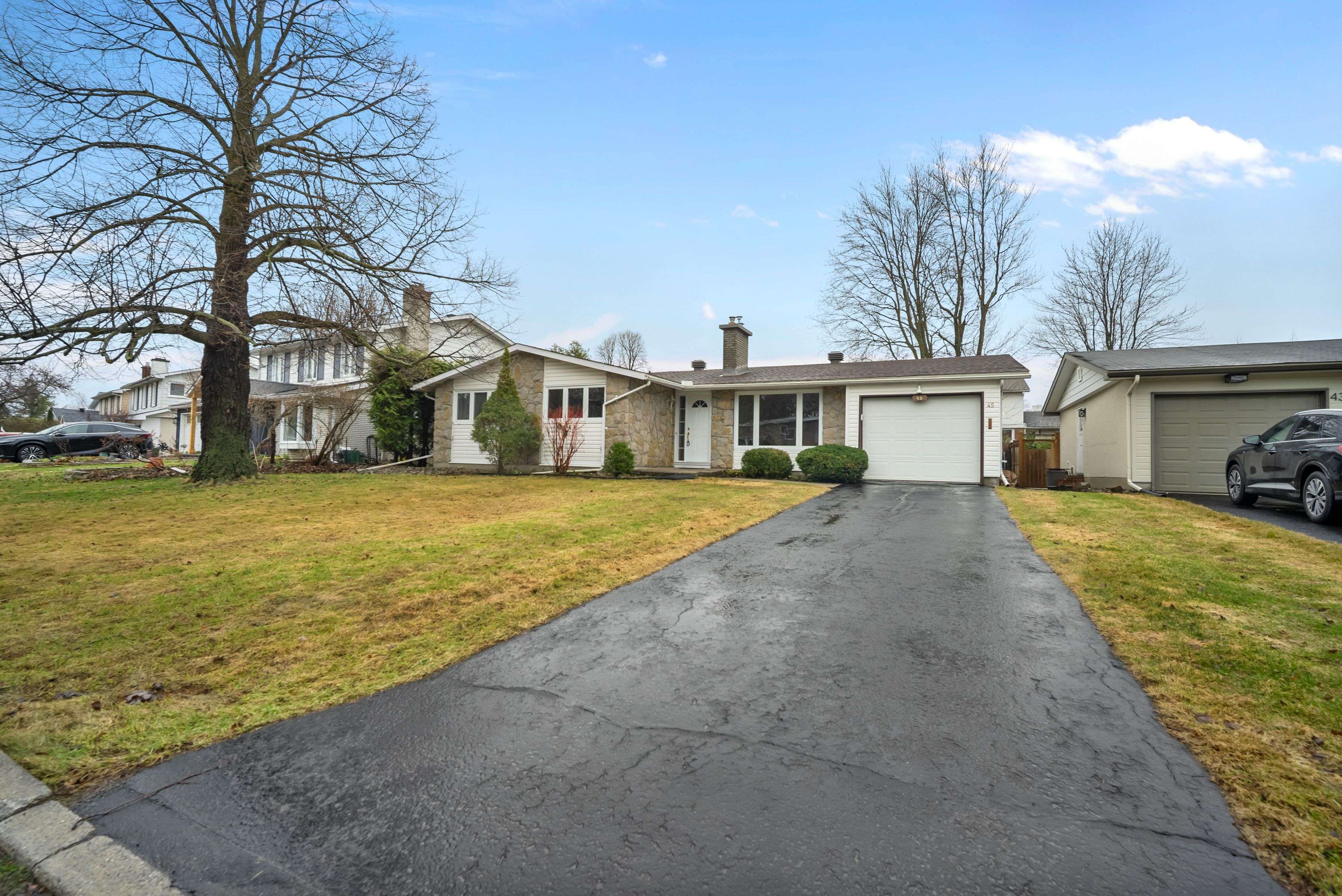 45 Welkin CRES, Cityview - Parkwoods Hills - Rideau Shore, ON K2E 5M4