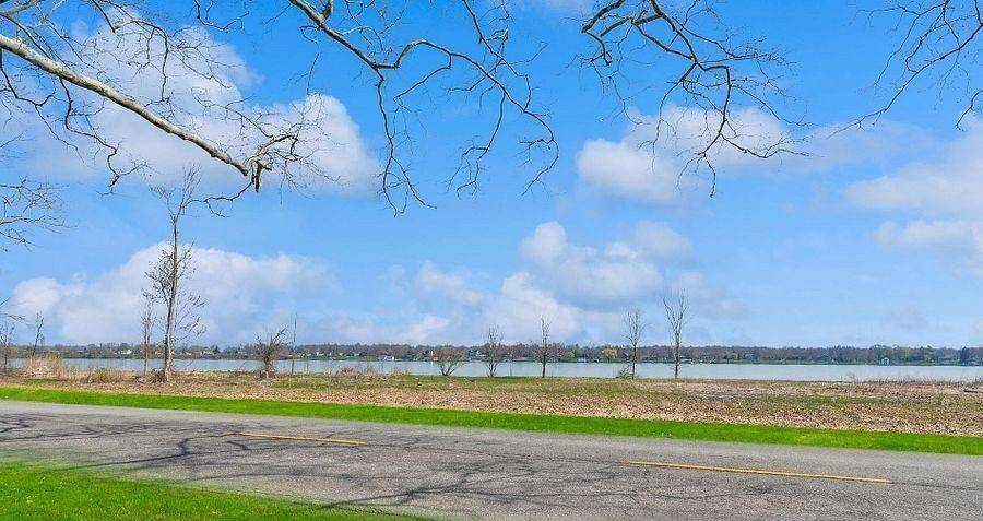 3035 Niagara Pkwy, Fort Erie, ON L2A 5M4