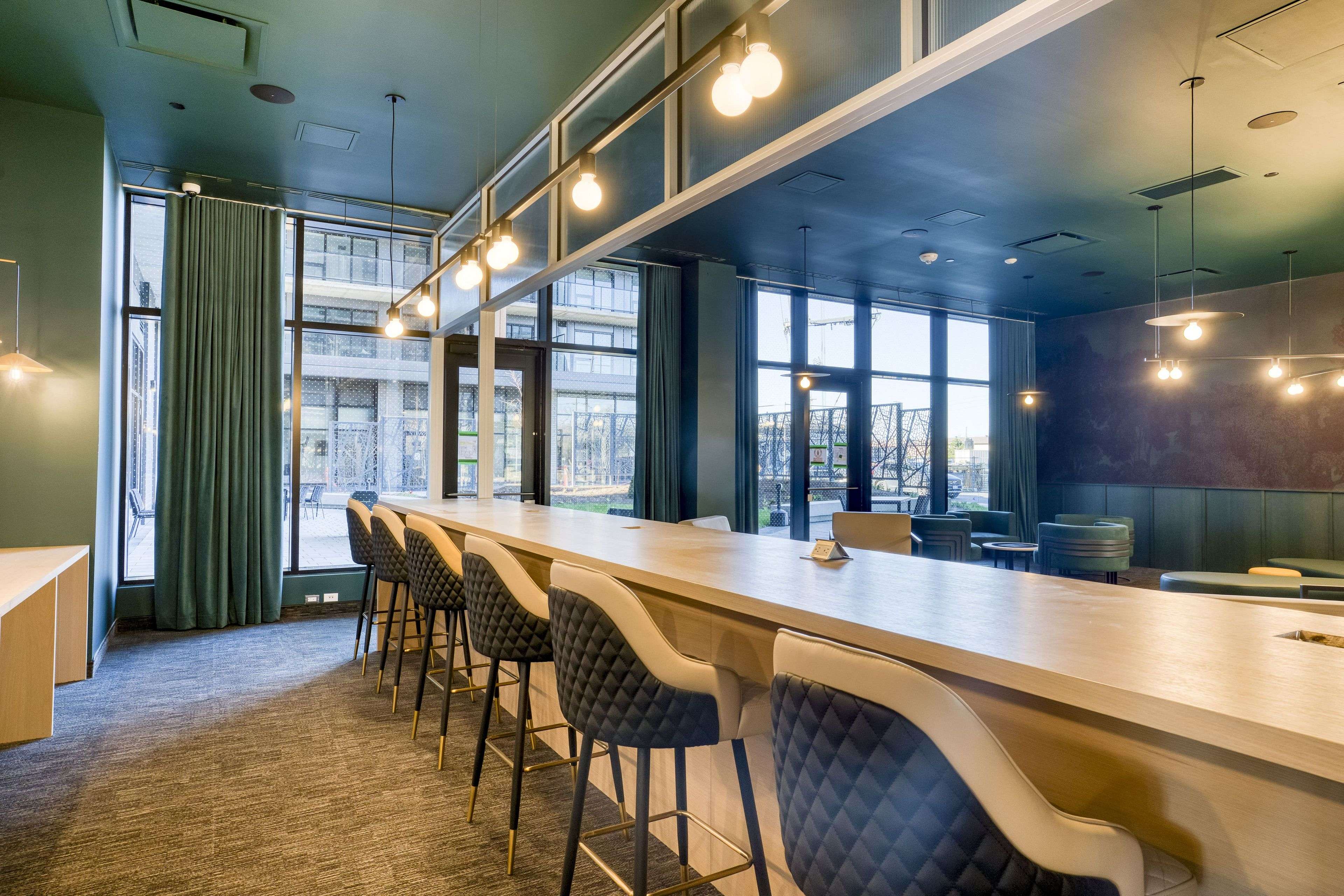 1250 Cummings AVE #207, Cyrville - Carson Grove - Pineview, ON K1J 0E4