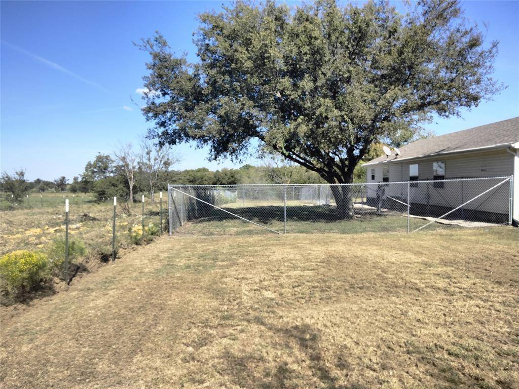 855 Tom Sawyer Road, Ennis, TX 75119