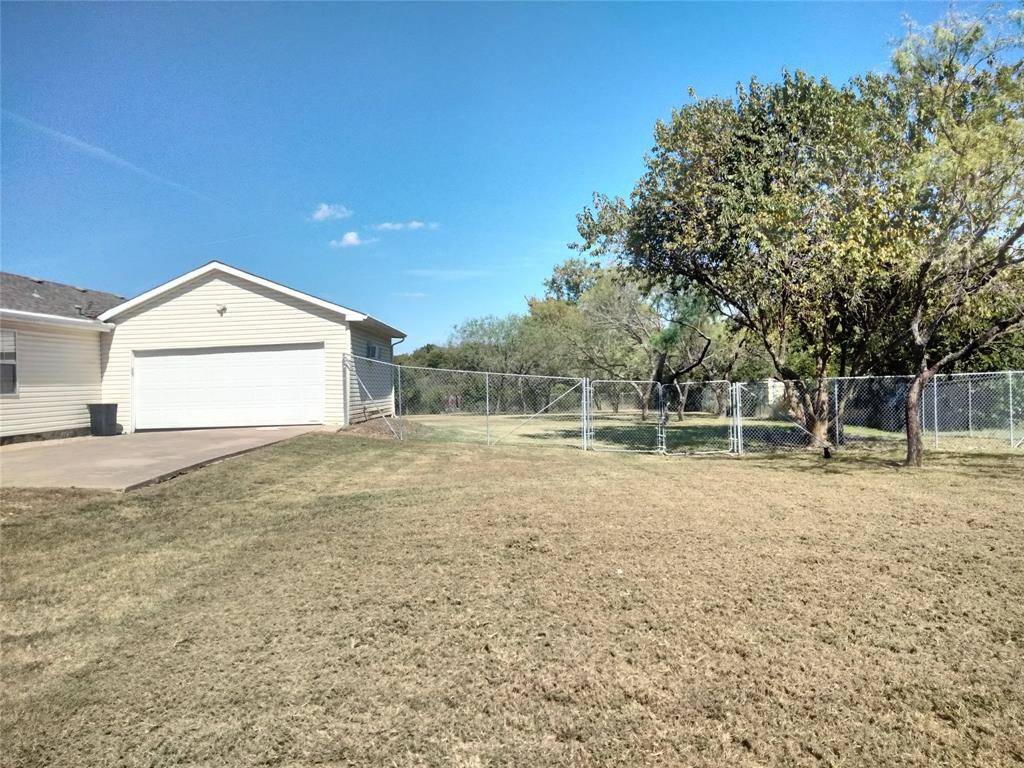855 Tom Sawyer Road, Ennis, TX 75119