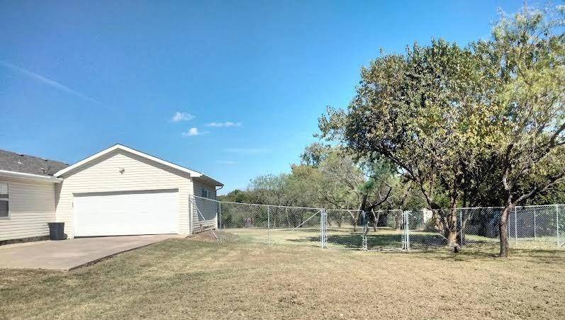 855 Tom Sawyer Road, Ennis, TX 75119