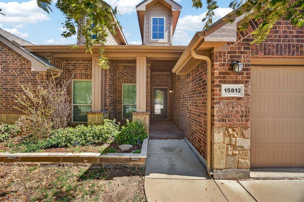 15812 Carlton Oaks Drive, Fort Worth, TX 76177