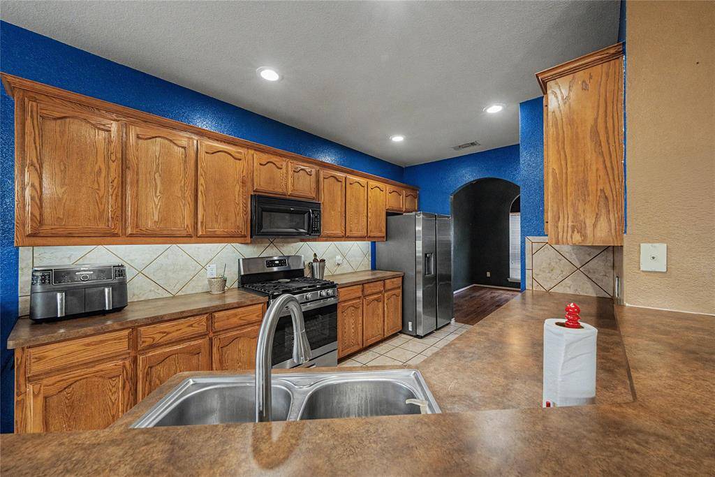 6113 Farrah Drive, Fort Worth, TX 76131