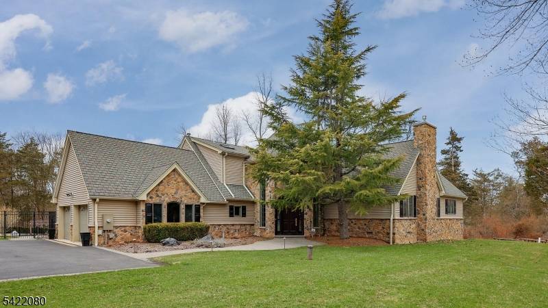 19 Partridge Rd, Readington Twp., NJ 08822