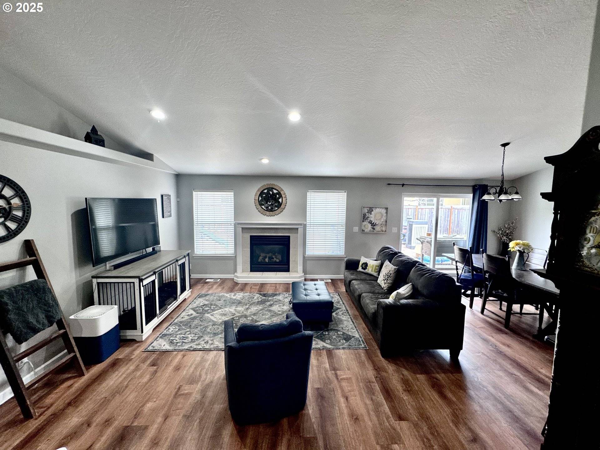 141 CORTLAND LN, Eugene, OR 97404