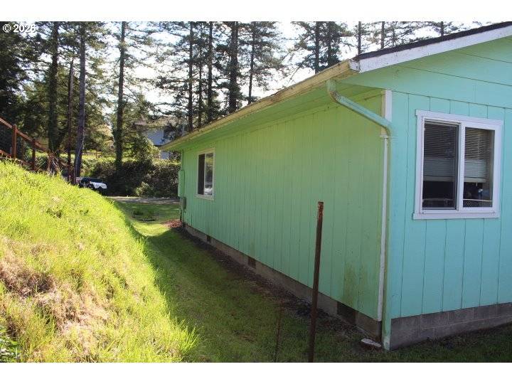 751 N BAXTER ST, Coquille, OR 97423