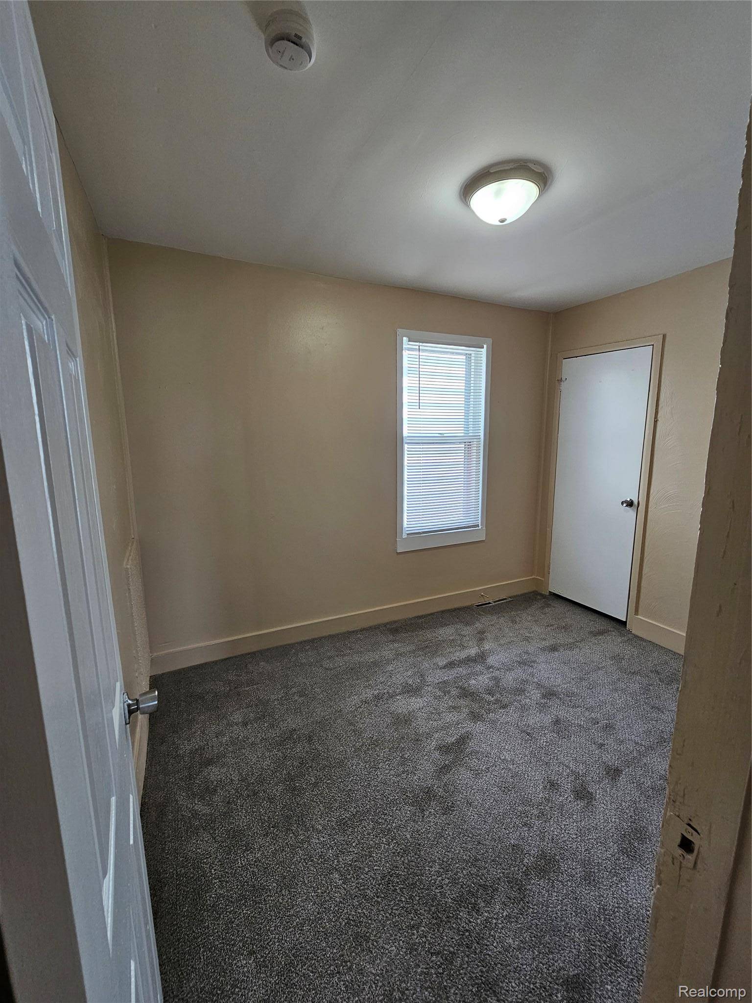 8033 JACKSON AVE, Warren, MI 48089