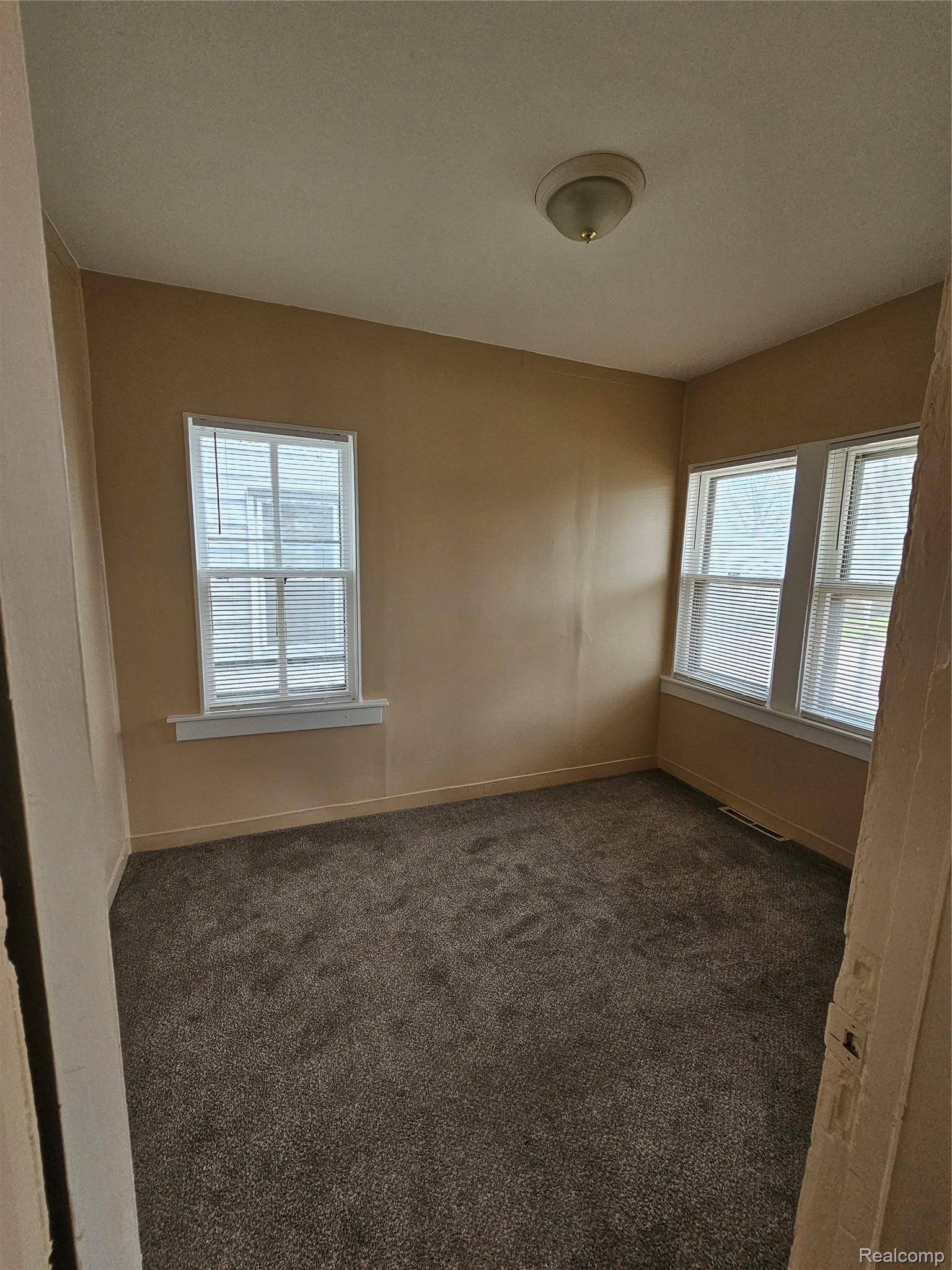 8033 JACKSON AVE, Warren, MI 48089