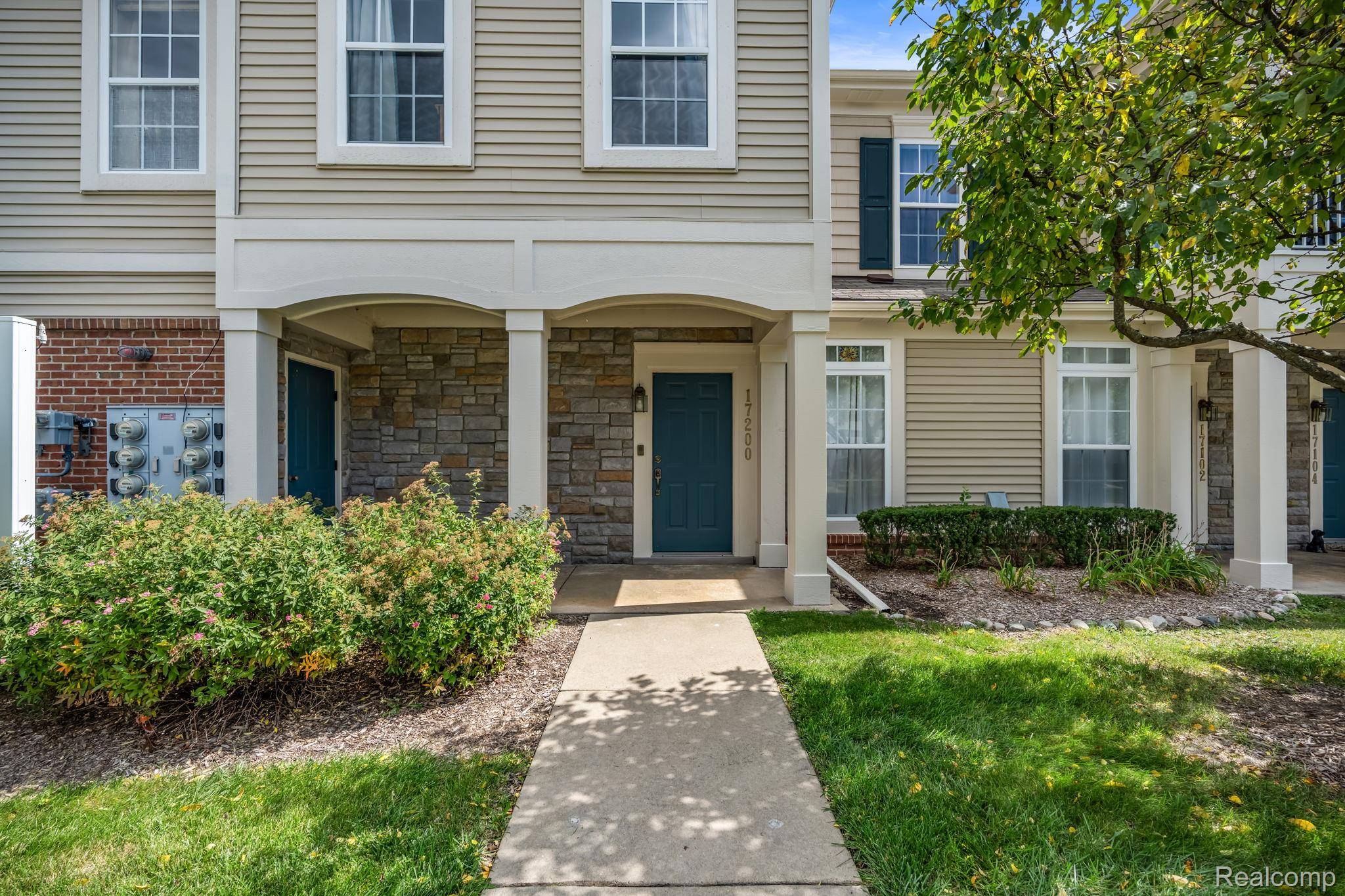 17200 Addington DR, Commerce Charter Township, MI 48390