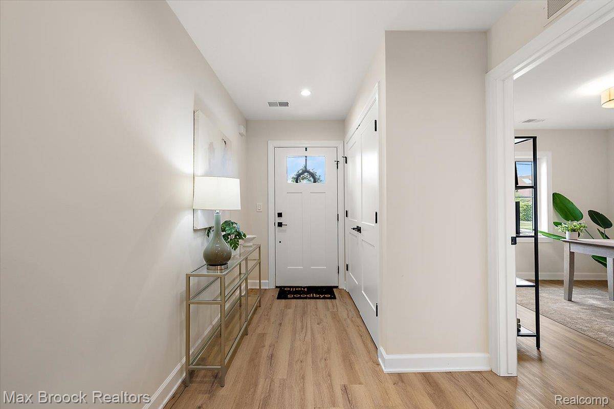 386 Notre Dame ST, Grosse Pointe, MI 48230