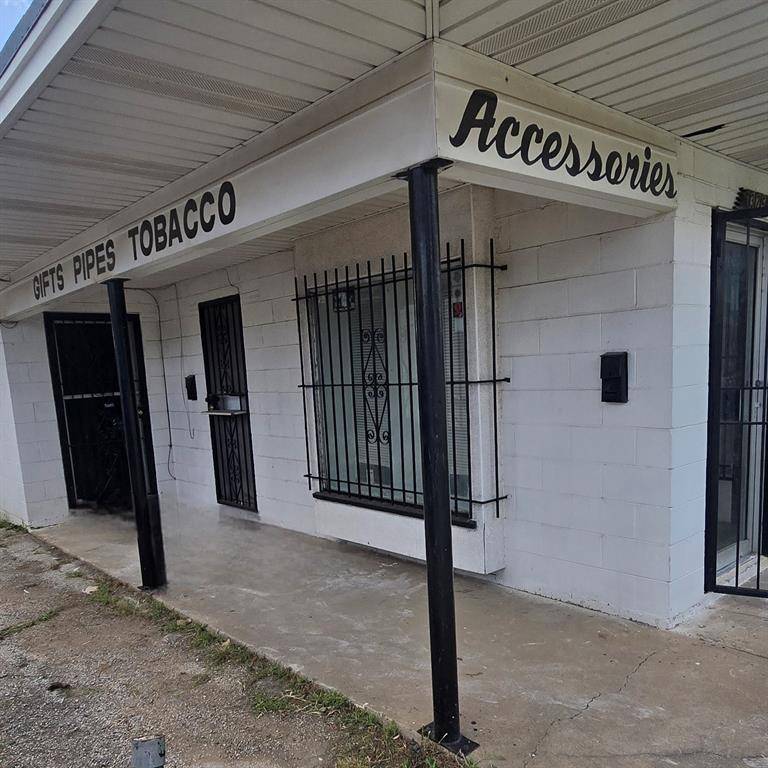 1325 S Riverside Drive, Fort Worth, TX 76104