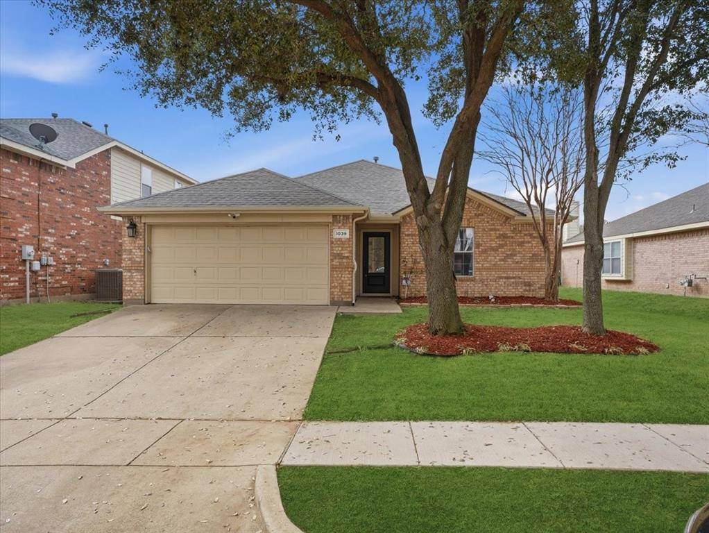 1039 Wood Brook Drive, Grand Prairie, TX 75052