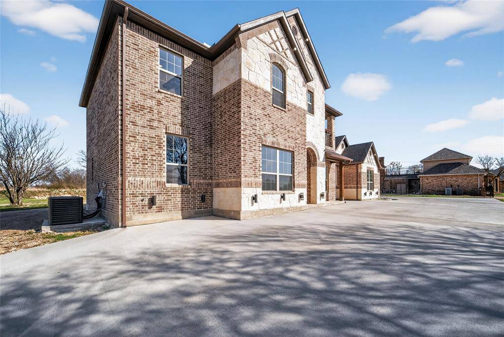 1530 S Houston School Road, Lancaster, TX 75146