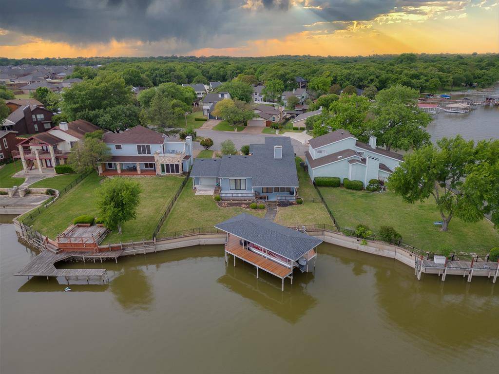 568 Harbor Circle, Azle, TX 76020