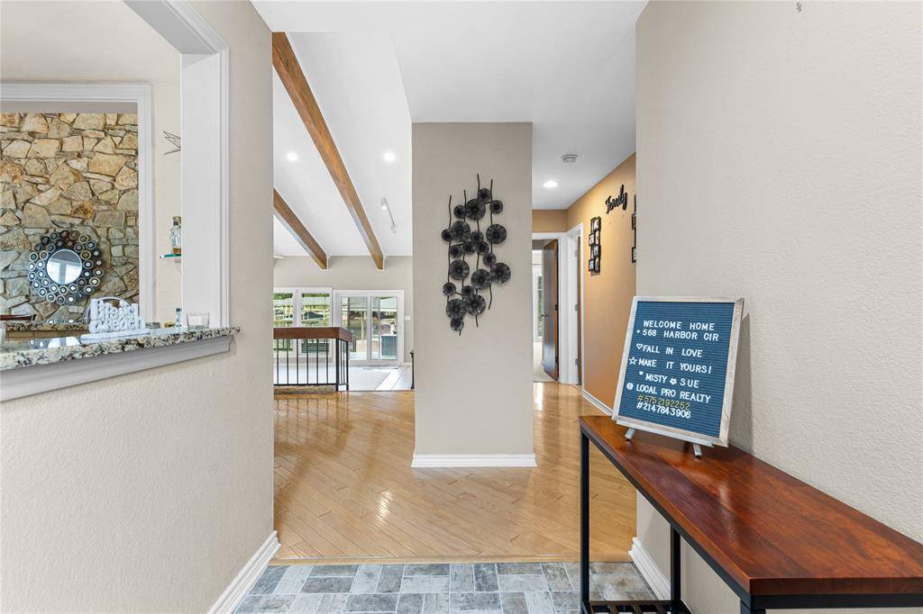 568 Harbor Circle, Azle, TX 76020