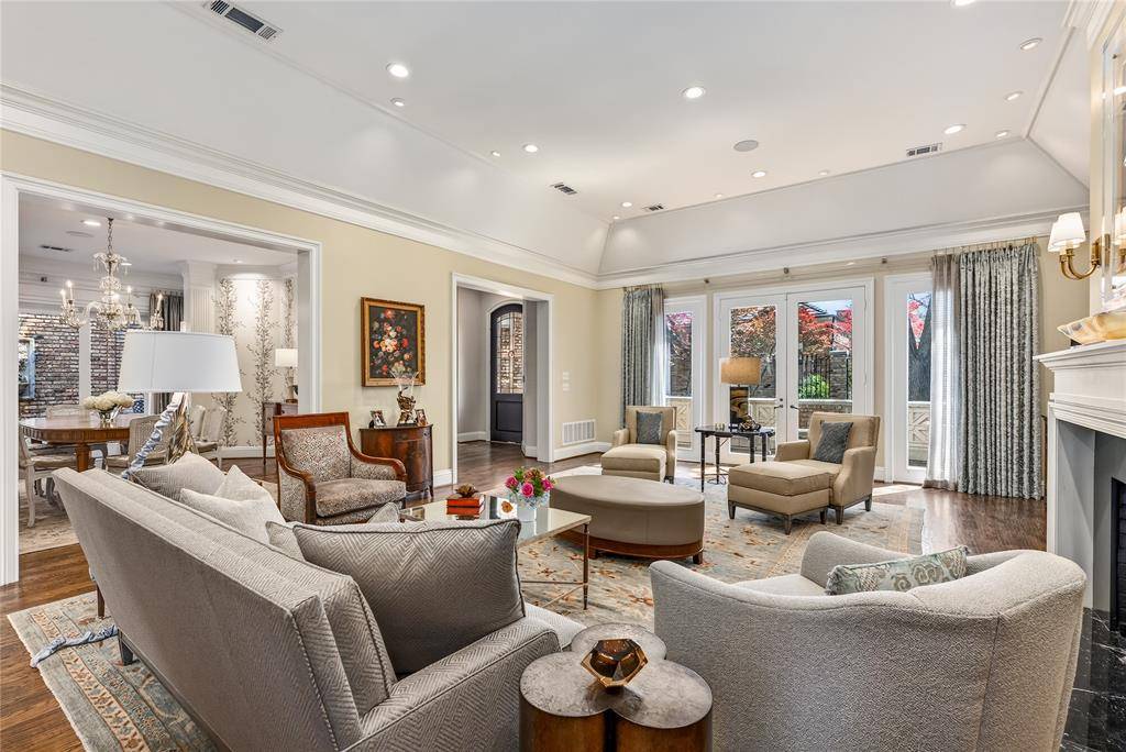 31 Stonecourt Drive, Dallas, TX 75225