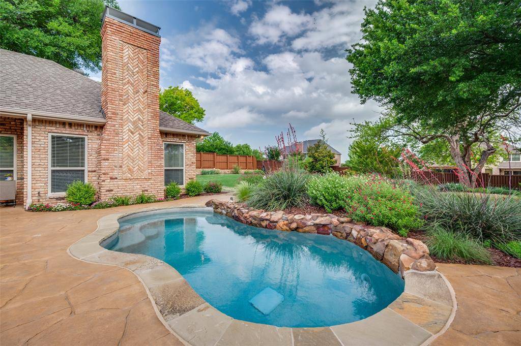 825 Hills Creek Drive, Mckinney, TX 75072