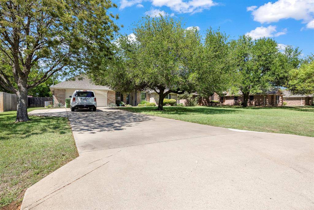 218 Granada Calle Street, Granbury, TX 76049