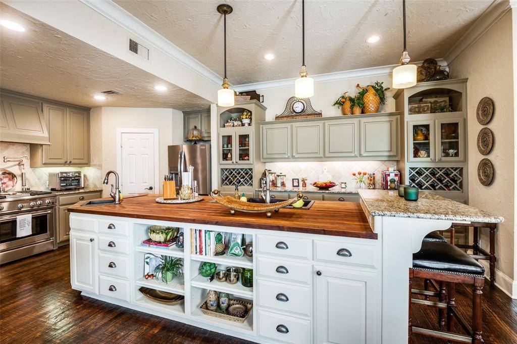 2590 King Arthur Boulevard, Lewisville, TX 75056