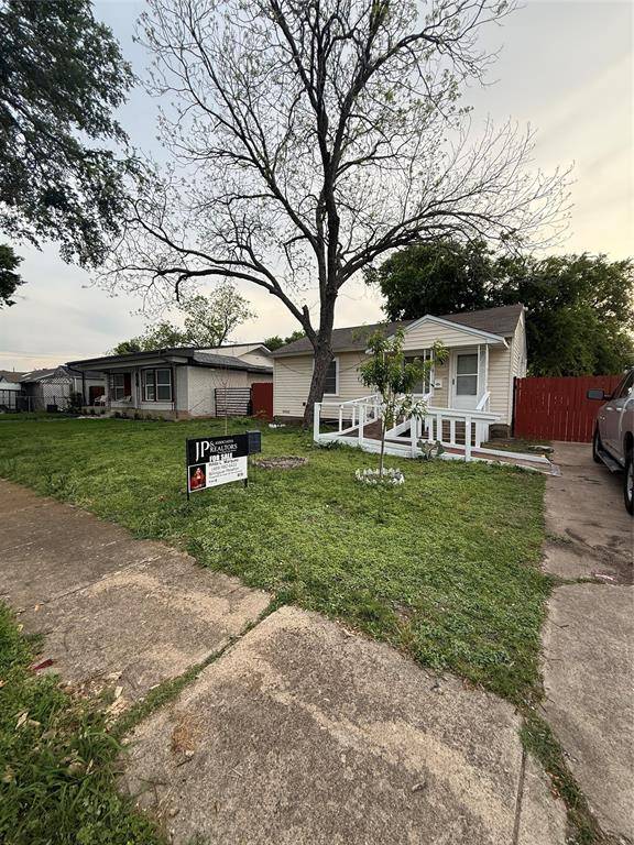 217 NW 14th Street, Grand Prairie, TX 75050